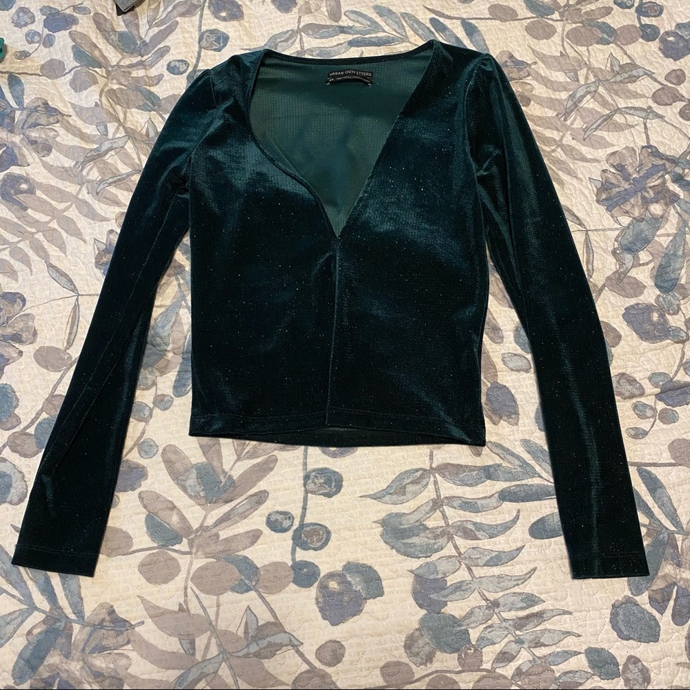 UO LONG SLEEVE GREEN VELOR SPARKLE TOP